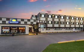 Days Inn By Wyndham Sylvan Lake
